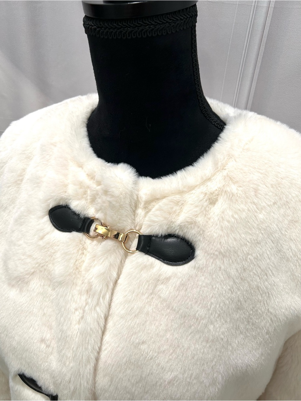 NWT Nine West Cream Faux Fur Toggle Coat with Black Accents Women’s Small